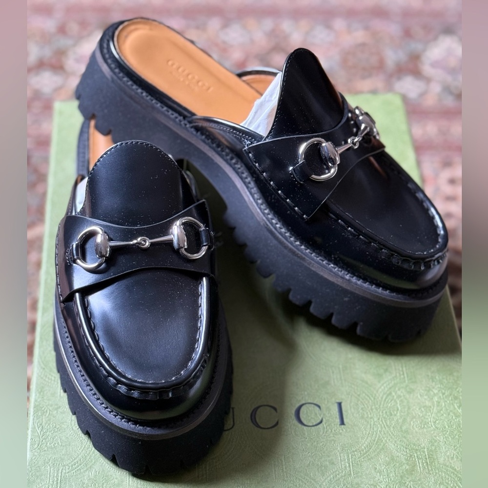 Gucci, SANDAL LEATHER, R.8.
CORDOVAN LUX, color black,size 36 1/2, New